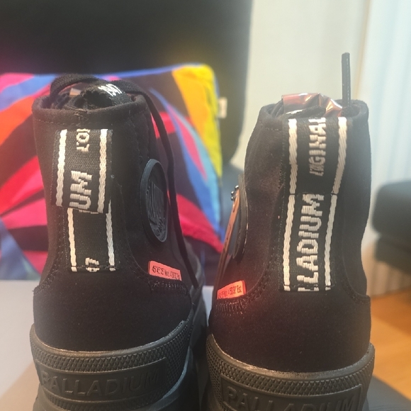 Palladium Women's Black and Red Boots Size 8 NWB - Picture 6 of 7